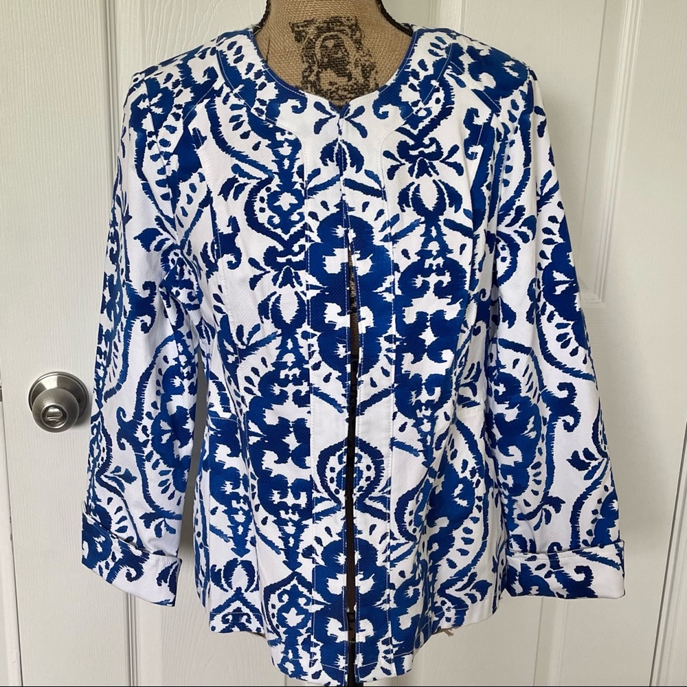 Chico’s Blue/White Lightweight Blazer Sz 1 (M)